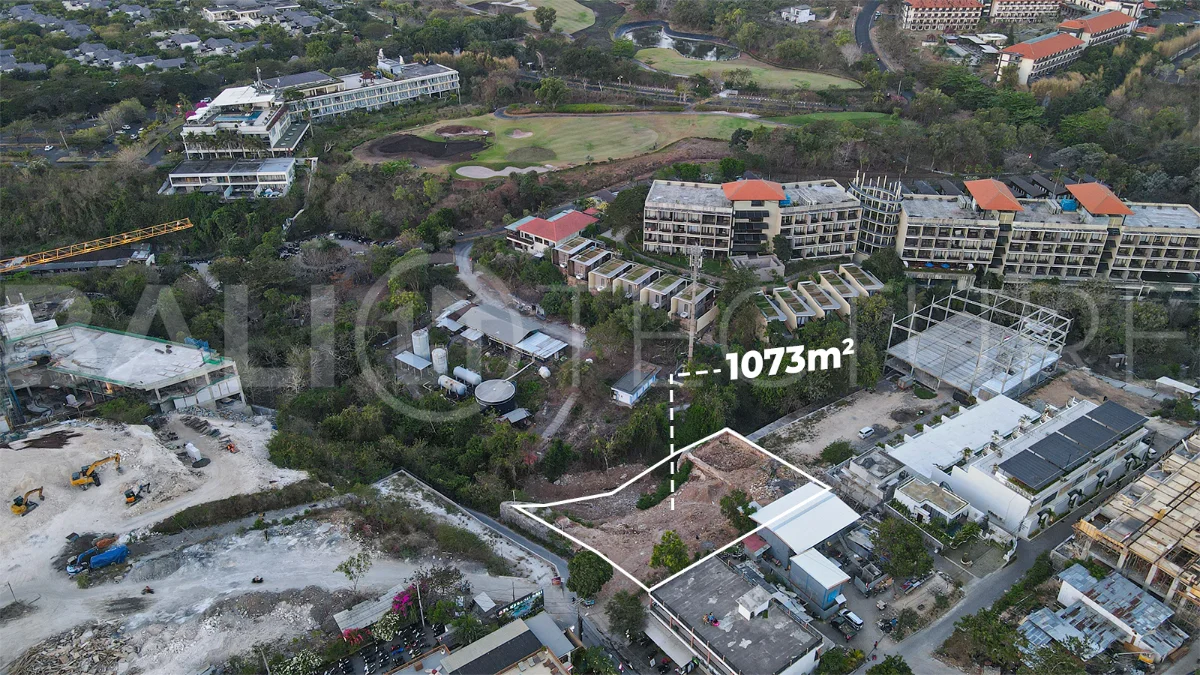 Aerial view of 1,073m² leasehold land for sale near Bingin Beach, Uluwatu, overlooking the ocean with stunning sunset views, surrounded by villas, cafés, restaurants, and coastal developments.