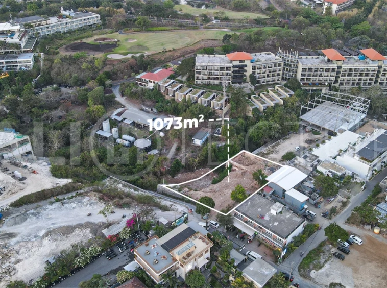 Aerial view of 1,073m² leasehold land for sale near Bingin Beach, Uluwatu, overlooking the ocean with stunning sunset views, surrounded by villas, cafés, restaurants, and coastal developments.