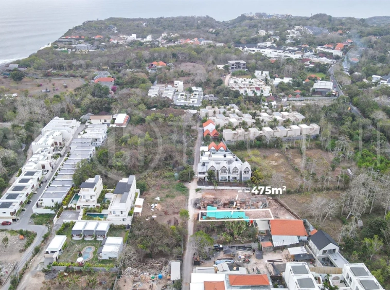 475m² land for sale in Uluwatu, ideal for residential villa development, near Nyang Nyang Beach, Uluwatu Temple, Padang Padang, restaurants, cafes, sports centres, and paragliding spots.