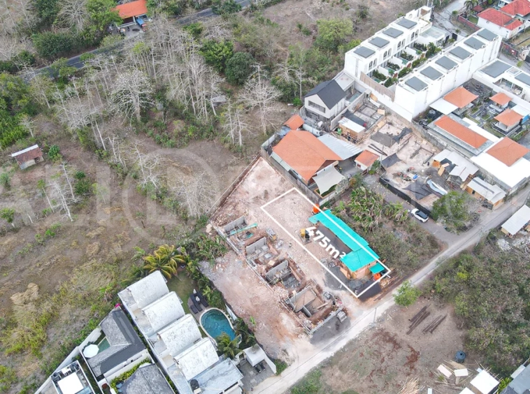 475m² land for sale in Uluwatu, ideal for residential villa development, near Nyang Nyang Beach, Uluwatu Temple, Padang Padang, restaurants, cafes, sports centres, and paragliding spots.