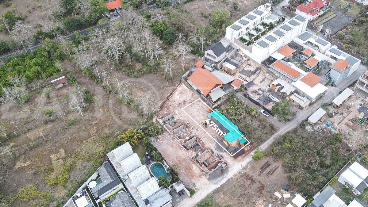 475m² land for sale in Uluwatu, ideal for residential villa development, near Nyang Nyang Beach, Uluwatu Temple, Padang Padang, restaurants, cafes, sports centres, and paragliding spots.