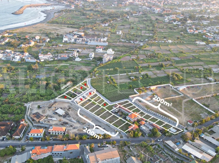 Pink Zone tourism land near Padang Galak Beach, Sanur, with ocean views, paved access, and flexible 25-year leasehold plots.