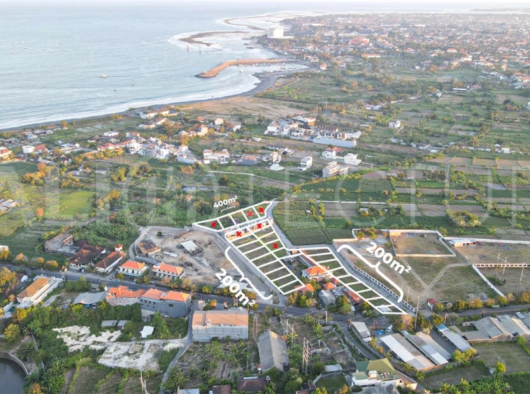 Pink Zone tourism land near Padang Galak Beach, Sanur, with ocean views, paved access, and flexible 25-year leasehold plots.