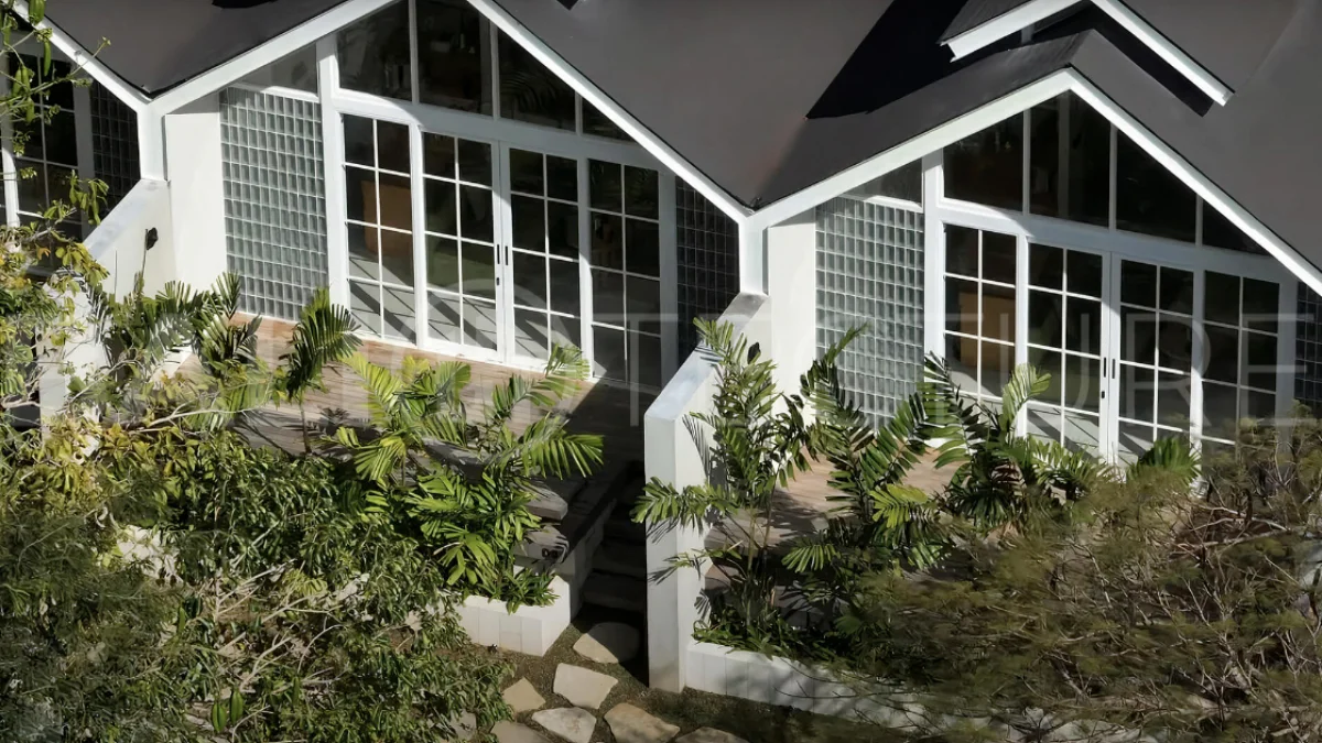 105 m² villa for sale near Jimbaran Beach featuring a tropical garden, outdoor bathtub, open-plan living and kitchen area, and direct access to an infinity pool.