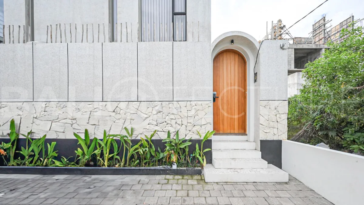 Modern villa with private swimming pool in a peaceful neighbourhood of Pecatu, Uluwatu, Bali, near New Kuta Golf, GWK Cultural Park, Uluwatu Temple, beach clubs, cafes, restaurants, gyms, and padel courts.