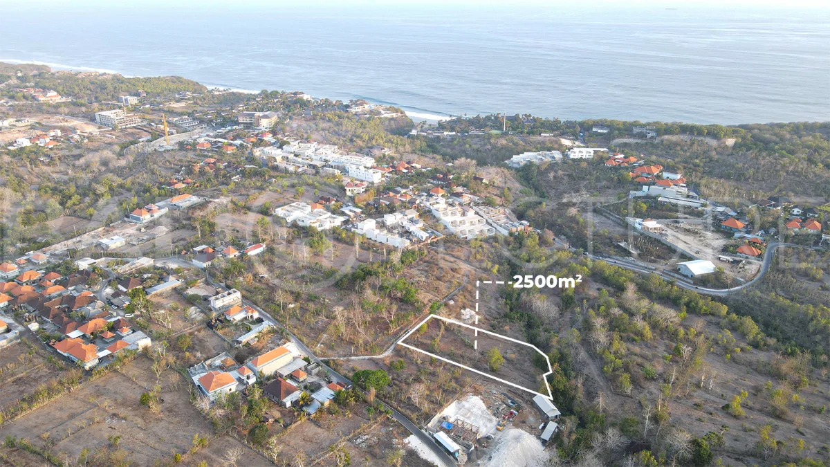 2,500 m² touristic zoning land for lease in Melasti, South Bali, with lush jungle surroundings, sloping terrain, 4-meter access road, and development potential near Melasti Beach.