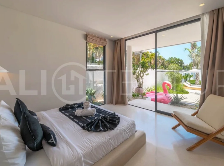 Luxury villa for sale in Canggu, featuring 590.8 m² of land, approximately 200 m² of building space, a lagoon shaped private swimming pool, tropical garden, modern interiors, private sauna, and a leasehold valid until May 2047 with an extension option.
