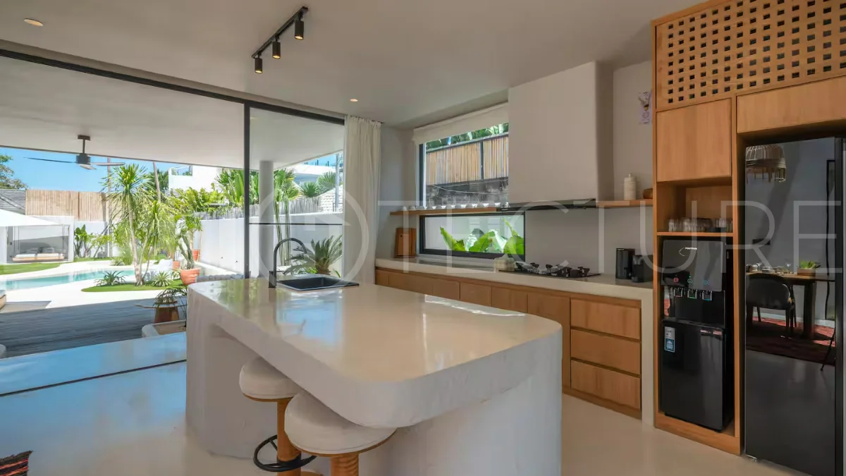 Luxury villa for sale in Canggu, featuring 590.8 m² of land, approximately 200 m² of building space, a lagoon shaped private swimming pool, tropical garden, modern interiors, private sauna, and a leasehold valid until May 2047 with an extension option.