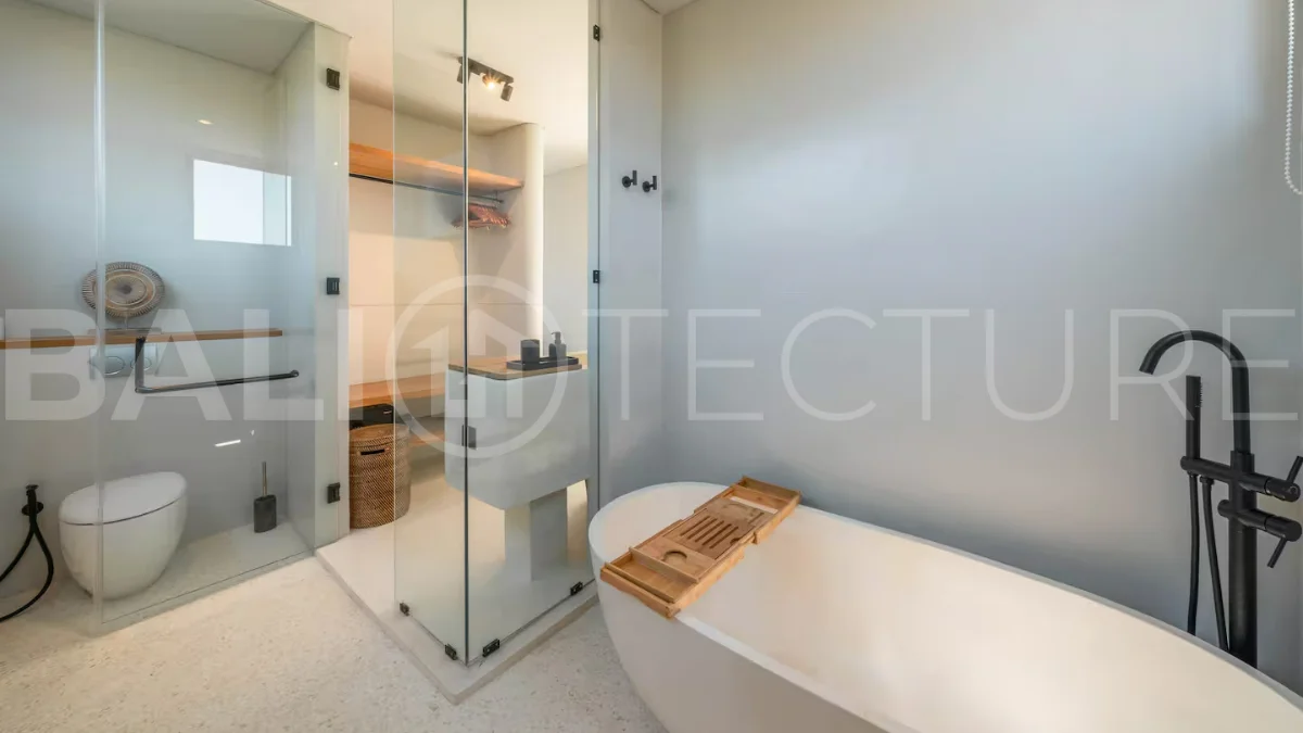 Luxury villa for sale in Canggu, featuring 590.8 m² of land, approximately 200 m² of building space, a lagoon shaped private swimming pool, tropical garden, modern interiors, private sauna, and a leasehold valid until May 2047 with an extension option.