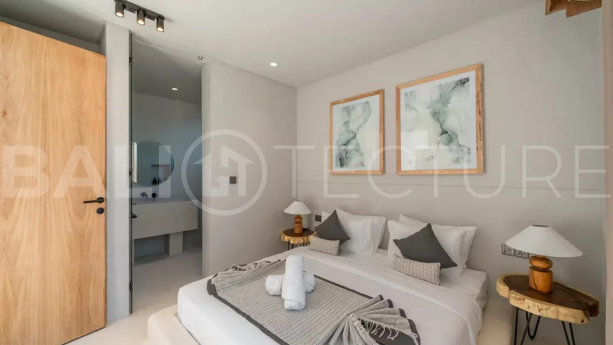 Luxury villa for sale in Canggu, featuring 590.8 m² of land, approximately 200 m² of building space, a lagoon shaped private swimming pool, tropical garden, modern interiors, private sauna, and a leasehold valid until May 2047 with an extension option.
