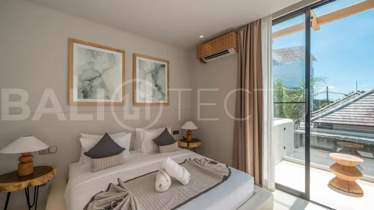 Luxury villa for sale in Canggu, featuring 590.8 m² of land, approximately 200 m² of building space, a lagoon shaped private swimming pool, tropical garden, modern interiors, private sauna, and a leasehold valid until May 2047 with an extension option.