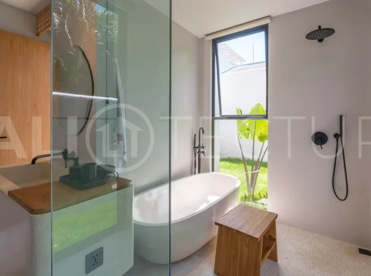 Luxury villa for sale in Canggu, featuring 590.8 m² of land, approximately 200 m² of building space, a lagoon shaped private swimming pool, tropical garden, modern interiors, private sauna, and a leasehold valid until May 2047 with an extension option.