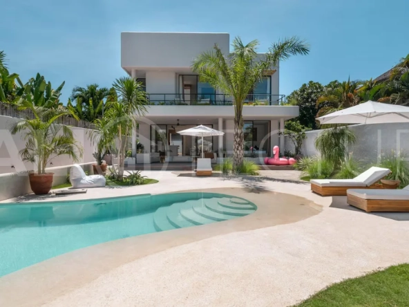 Luxury villa for sale in Canggu, featuring 590.8 m² of land, approximately 200 m² of building space, a lagoon shaped private swimming pool, tropical garden, modern interiors, private sauna, and a leasehold valid until May 2047 with an extension option.