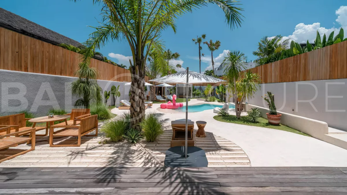 Luxury villa for sale in Canggu, featuring 590.8 m² of land, approximately 200 m² of building space, a lagoon shaped private swimming pool, tropical garden, modern interiors, private sauna, and a leasehold valid until May 2047 with an extension option.